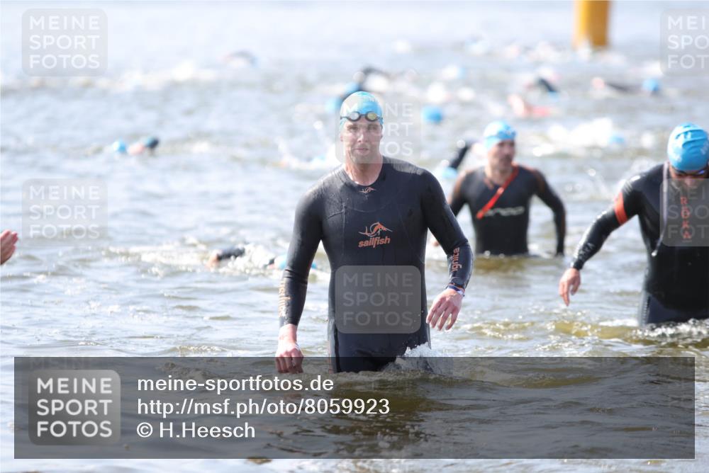 22.06.2025 - Viking Triathlon H.Heesch http://msf.ph/oto/8059923 22.06.2025 10:34:19 Schwimmen 46, 294, 297, 306, 366, 430, 486, 520, 527, 546, 618 meine-sportfotos.de