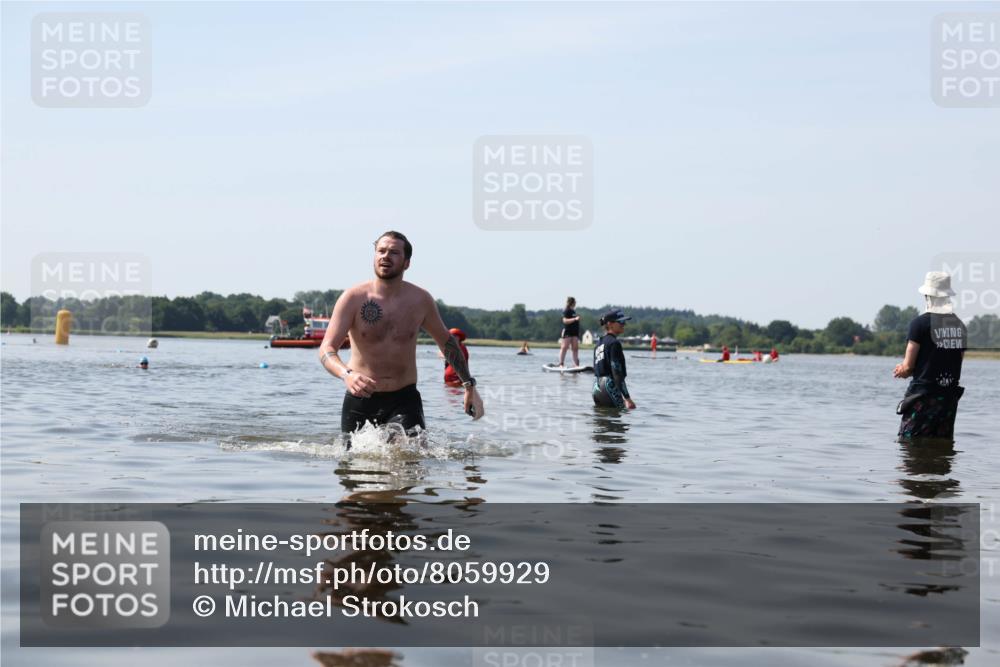 22.06.2025 - Viking Triathlon Michael Strokosch http://msf.ph/oto/8059929 22.06.2025 10:54:43 Schwimmen 305 meine-sportfotos.de