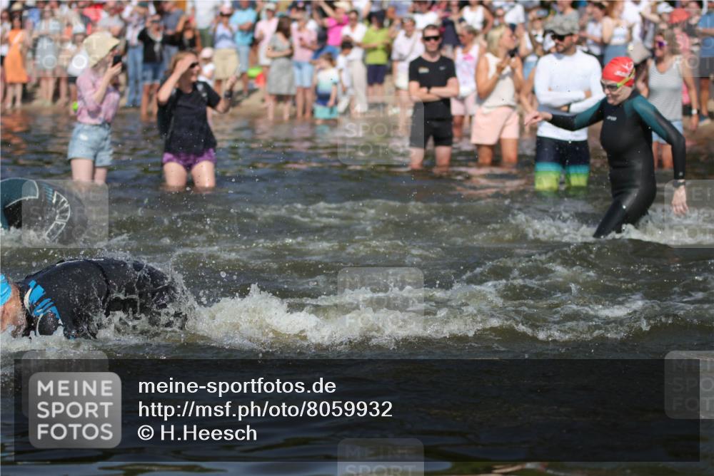22.06.2025 - Viking Triathlon H.Heesch http://msf.ph/oto/8059932 22.06.2025 10:01:38 Schwimmen 19, 99, 162, 226, 237, 272, 320, 344, 399, 438, 461, 507, 510, 604, 626 meine-sportfotos.de