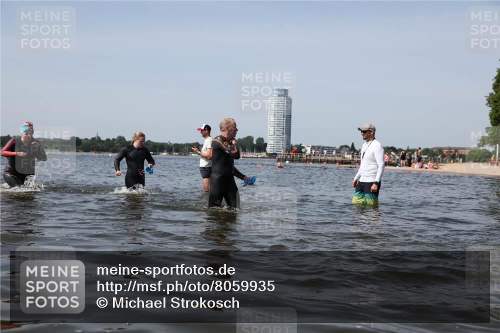 22.06.2025 - Viking Triathlon Michael Strokosch http://msf.ph/oto/8059935 22.06.2025 10:42:42 Schwimmen 55, 171, 240, 282, 369, 427, 441, 624 meine-sportfotos.de