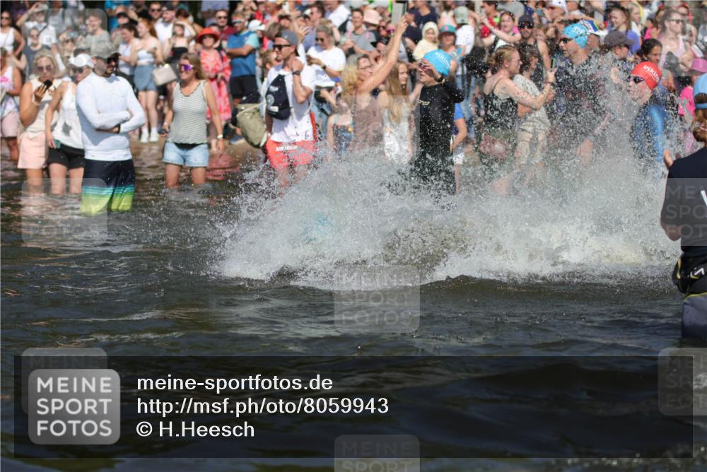 22.06.2025 - Viking Triathlon H.Heesch http://msf.ph/oto/8059943 22.06.2025 10:01:41 Schwimmen 19, 33, 170, 272, 310, 320, 344, 399, 438, 461, 496, 507, 555, 604, 626 meine-sportfotos.de