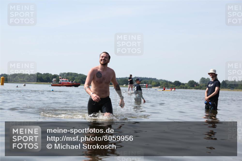 22.06.2025 - Viking Triathlon Michael Strokosch http://msf.ph/oto/8059956 22.06.2025 10:54:45 Schwimmen 305 meine-sportfotos.de