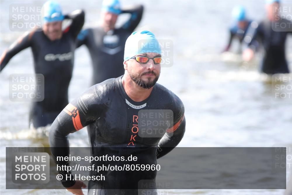 22.06.2025 - Viking Triathlon H.Heesch http://msf.ph/oto/8059960 22.06.2025 10:34:31 Schwimmen 114, 247, 284, 306, 323, 341, 366, 430, 486, 520, 546, 550 meine-sportfotos.de