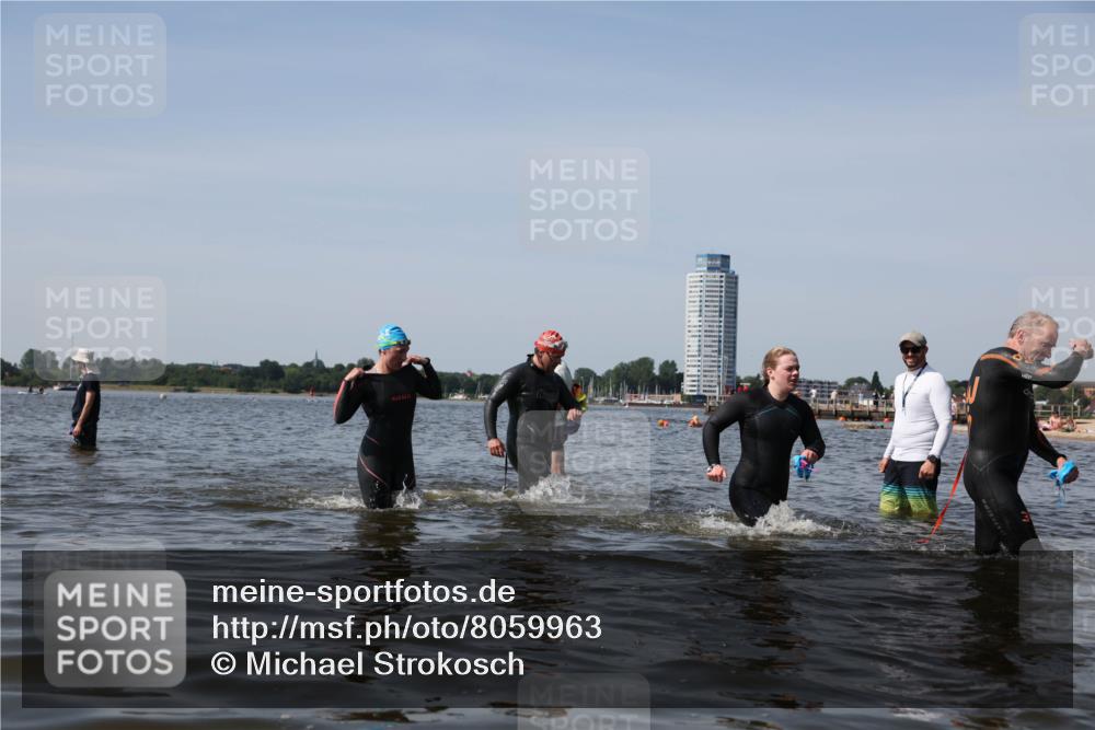 22.06.2025 - Viking Triathlon Michael Strokosch http://msf.ph/oto/8059963 22.06.2025 10:42:44 Schwimmen 55, 171, 240, 282, 369, 427, 441, 624 meine-sportfotos.de
