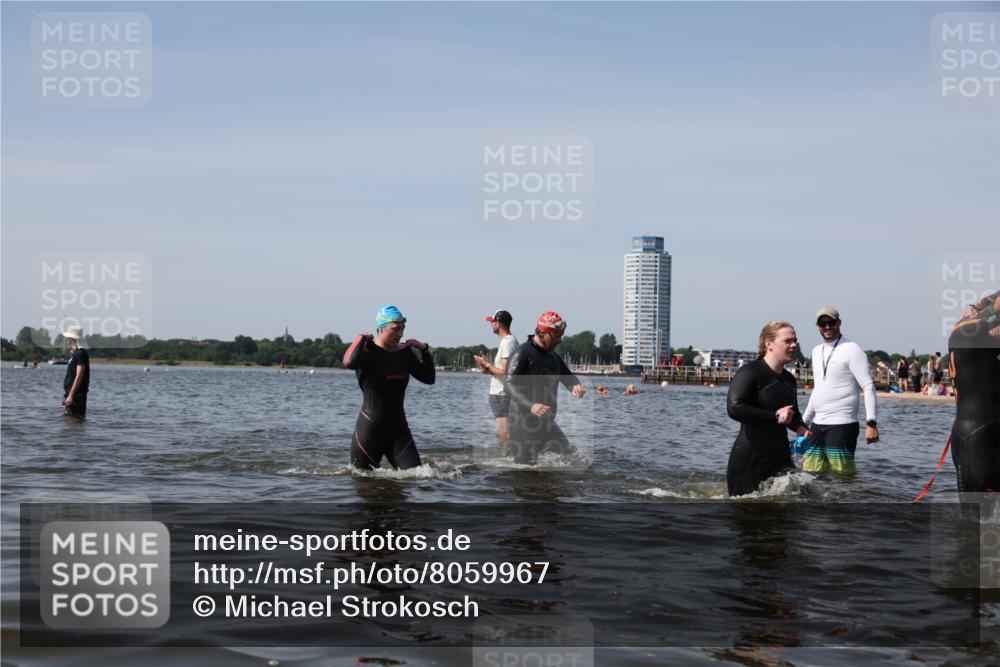 22.06.2025 - Viking Triathlon Michael Strokosch http://msf.ph/oto/8059967 22.06.2025 10:42:45 Schwimmen 55, 171, 240, 282, 369, 441, 624 meine-sportfotos.de