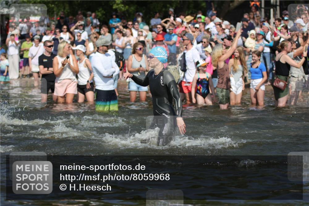 22.06.2025 - Viking Triathlon H.Heesch http://msf.ph/oto/8059968 22.06.2025 10:01:44 Schwimmen 19, 33, 125, 158, 170, 271, 310, 320, 344, 355, 438, 496, 555, 604 meine-sportfotos.de