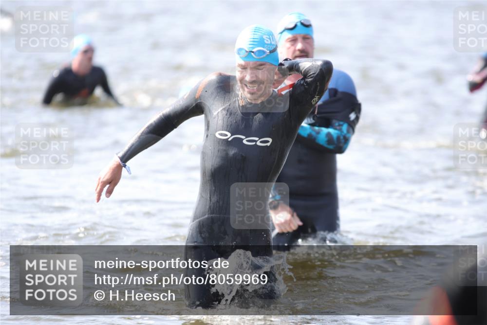 22.06.2025 - Viking Triathlon H.Heesch http://msf.ph/oto/8059969 22.06.2025 10:34:33 Schwimmen 77, 114, 247, 284, 306, 323, 341, 366, 430, 520, 546, 550 meine-sportfotos.de