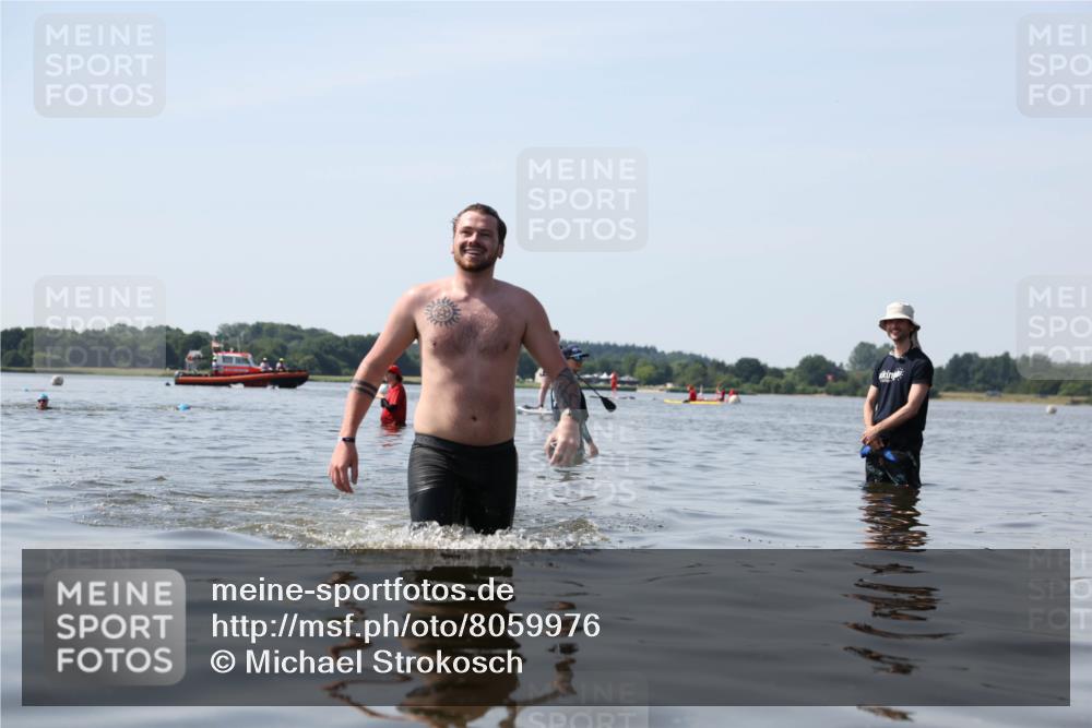 22.06.2025 - Viking Triathlon Michael Strokosch http://msf.ph/oto/8059976 22.06.2025 10:54:45 Schwimmen 305 meine-sportfotos.de