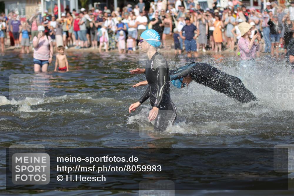 22.06.2025 - Viking Triathlon H.Heesch http://msf.ph/oto/8059983 22.06.2025 10:01:47 Schwimmen 19, 33, 125, 158, 170, 271, 310, 320, 344, 355, 438, 496, 555, 604, 618 meine-sportfotos.de