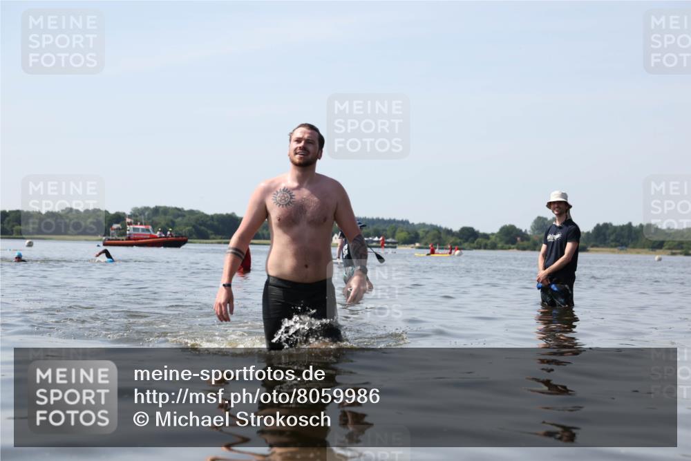 22.06.2025 - Viking Triathlon Michael Strokosch http://msf.ph/oto/8059986 22.06.2025 10:54:46 Schwimmen 305 meine-sportfotos.de