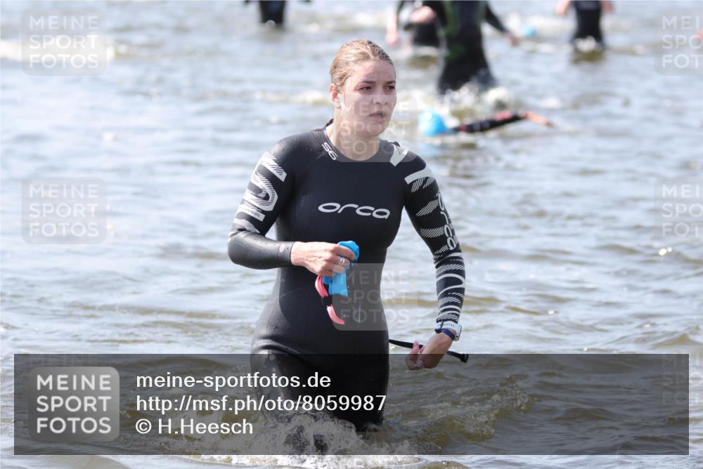 22.06.2025 - Viking Triathlon H.Heesch http://msf.ph/oto/8059987 22.06.2025 10:34:40 Schwimmen 17, 43, 77, 114, 161, 247, 284, 323, 341, 366, 434, 546, 550 meine-sportfotos.de