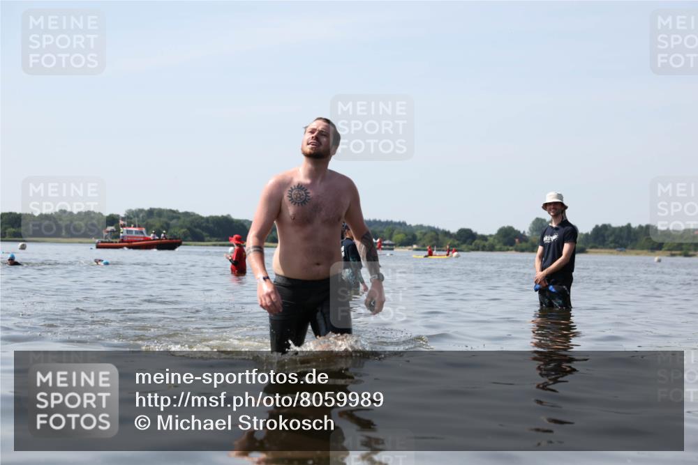 22.06.2025 - Viking Triathlon Michael Strokosch http://msf.ph/oto/8059989 22.06.2025 10:54:46 Schwimmen 305 meine-sportfotos.de