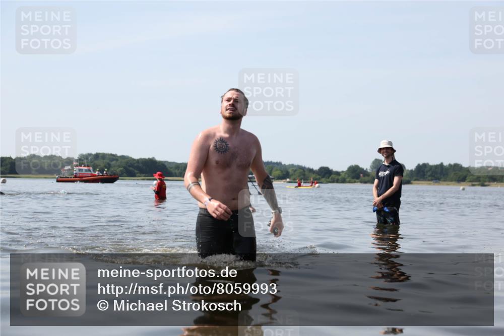 22.06.2025 - Viking Triathlon Michael Strokosch http://msf.ph/oto/8059993 22.06.2025 10:54:46 Schwimmen 305 meine-sportfotos.de