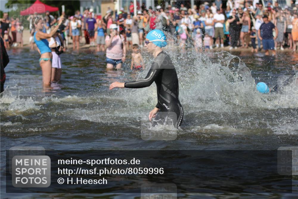 22.06.2025 - Viking Triathlon H.Heesch http://msf.ph/oto/8059996 22.06.2025 10:01:47 Schwimmen 19, 33, 125, 158, 170, 271, 310, 320, 344, 355, 438, 496, 555, 604, 618 meine-sportfotos.de