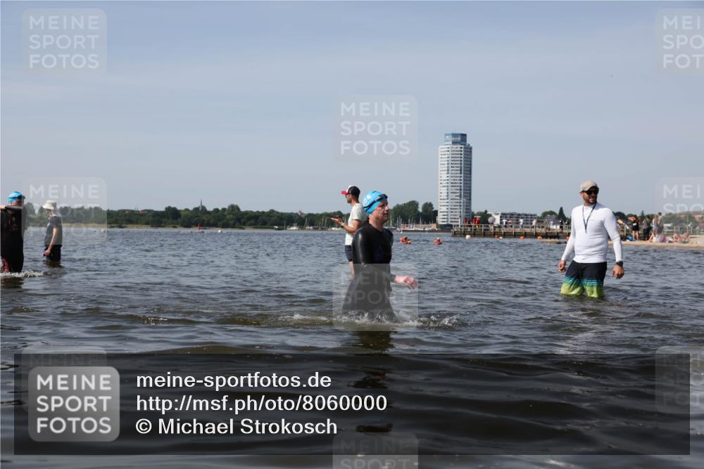 22.06.2025 - Viking Triathlon Michael Strokosch http://msf.ph/oto/8060000 22.06.2025 10:42:49 Schwimmen 133, 171, 240, 282, 369, 441, 624 meine-sportfotos.de