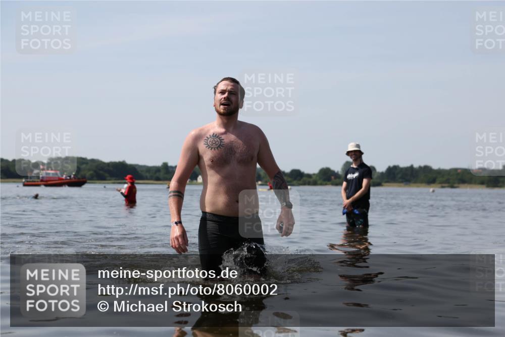 22.06.2025 - Viking Triathlon Michael Strokosch http://msf.ph/oto/8060002 22.06.2025 10:54:47 Schwimmen 305 meine-sportfotos.de