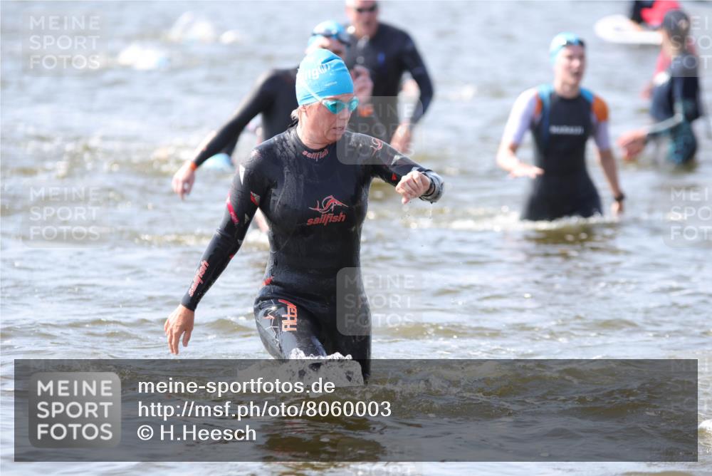 22.06.2025 - Viking Triathlon H.Heesch http://msf.ph/oto/8060003 22.06.2025 10:34:44 Schwimmen 17, 43, 77, 114, 161, 247, 284, 323, 341, 434, 475, 548, 550 meine-sportfotos.de