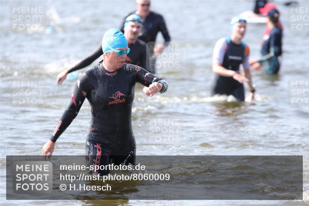 22.06.2025 - Viking Triathlon H.Heesch http://msf.ph/oto/8060009 22.06.2025 10:34:44 Schwimmen 17, 43, 77, 114, 161, 247, 284, 323, 341, 434, 475, 548, 550 meine-sportfotos.de