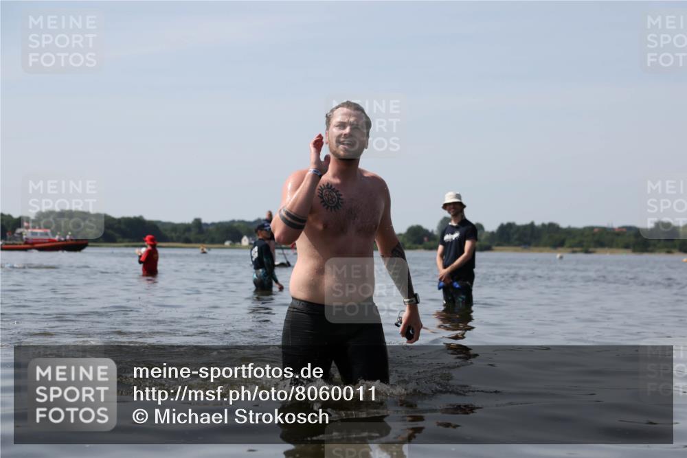 22.06.2025 - Viking Triathlon Michael Strokosch http://msf.ph/oto/8060011 22.06.2025 10:54:47 Schwimmen 305 meine-sportfotos.de
