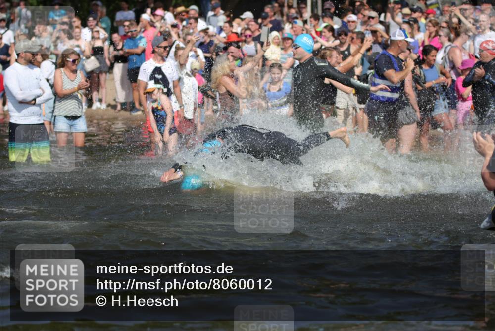 22.06.2025 - Viking Triathlon H.Heesch http://msf.ph/oto/8060012 22.06.2025 10:01:50 Schwimmen 3, 17, 33, 80, 91, 125, 158, 170, 271, 304, 310, 355, 496, 555, 618 meine-sportfotos.de