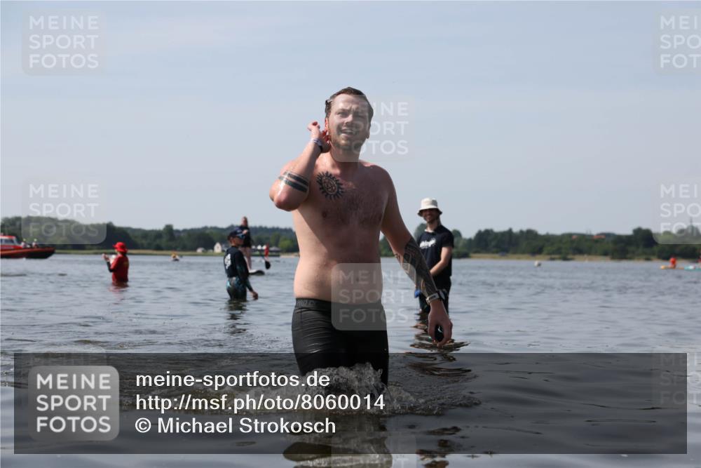 22.06.2025 - Viking Triathlon Michael Strokosch http://msf.ph/oto/8060014 22.06.2025 10:54:47 Schwimmen 305 meine-sportfotos.de