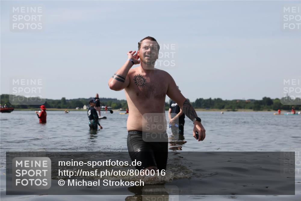 22.06.2025 - Viking Triathlon Michael Strokosch http://msf.ph/oto/8060016 22.06.2025 10:54:48 Schwimmen 305 meine-sportfotos.de