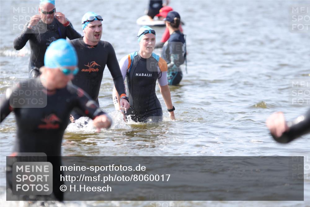 22.06.2025 - Viking Triathlon H.Heesch http://msf.ph/oto/8060017 22.06.2025 10:34:45 Schwimmen 17, 43, 77, 114, 161, 247, 284, 323, 341, 434, 475, 548, 550 meine-sportfotos.de