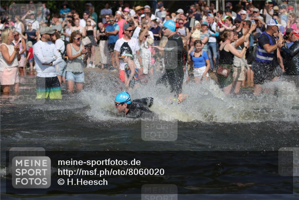22.06.2025 - Viking Triathlon H.Heesch http://msf.ph/oto/8060020 22.06.2025 10:01:50 Schwimmen 3, 17, 33, 80, 91, 125, 158, 170, 271, 304, 310, 355, 496, 555, 618 meine-sportfotos.de