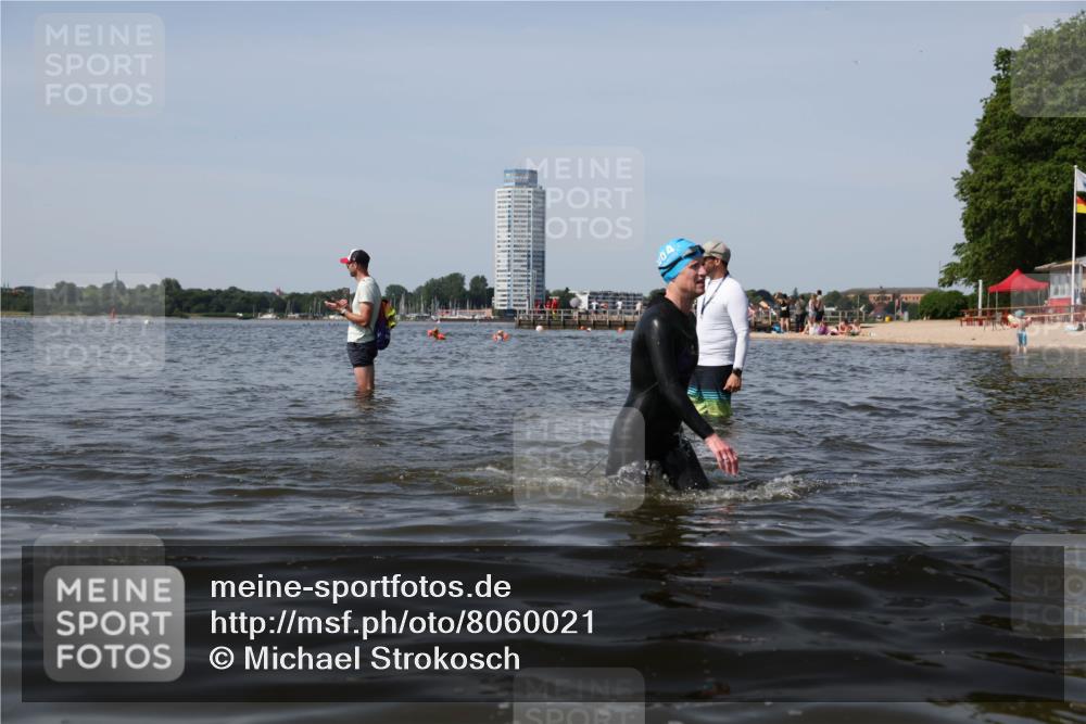 22.06.2025 - Viking Triathlon Michael Strokosch http://msf.ph/oto/8060021 22.06.2025 10:42:50 Schwimmen 133, 171, 240, 282, 369, 441, 450, 624 meine-sportfotos.de