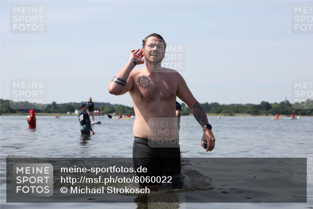 22.06.2025 - Viking Triathlon Michael Strokosch http://msf.ph/oto/8060022 22.06.2025 10:54:48 Schwimmen 305 meine-sportfotos.de
