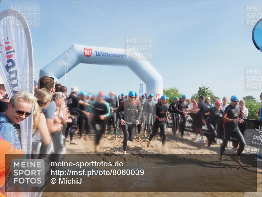 22.06.2025 - Viking Triathlon MichiJ http://msf.ph/oto/8060039 22.06.2025 10:05:21 Schwimmen 57, 59, 61, 138, 171, 172, 228, 314, 346, 389, 418, 437, 536, 601, 655 meine-sportfotos.de