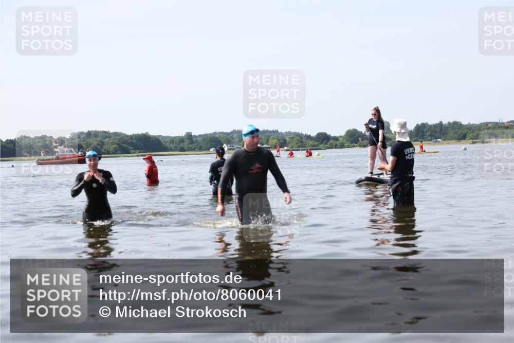 22.06.2025 - Viking Triathlon Michael Strokosch http://msf.ph/oto/8060041 22.06.2025 10:55:14 Schwimmen 246 meine-sportfotos.de