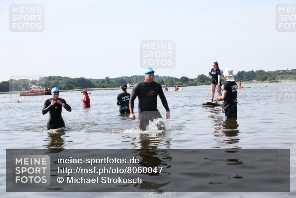 22.06.2025 - Viking Triathlon Michael Strokosch http://msf.ph/oto/8060047 22.06.2025 10:55:15 Schwimmen 246 meine-sportfotos.de