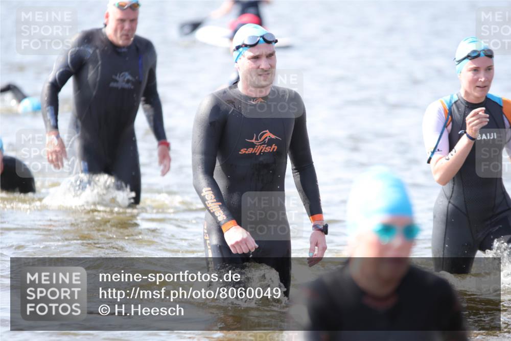 22.06.2025 - Viking Triathlon H.Heesch http://msf.ph/oto/8060049 22.06.2025 10:34:49 Schwimmen 17, 43, 77, 114, 161, 284, 323, 434, 475, 495, 548, 550 meine-sportfotos.de