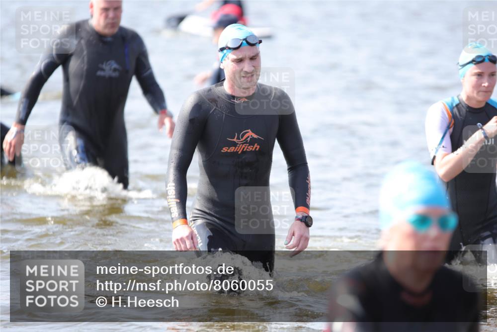 22.06.2025 - Viking Triathlon H.Heesch http://msf.ph/oto/8060055 22.06.2025 10:34:49 Schwimmen 17, 43, 77, 114, 161, 284, 323, 434, 475, 495, 548, 550 meine-sportfotos.de
