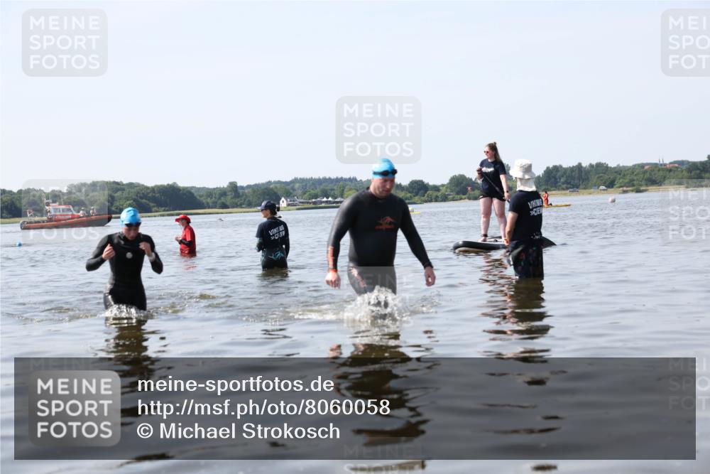 22.06.2025 - Viking Triathlon Michael Strokosch http://msf.ph/oto/8060058 22.06.2025 10:55:15 Schwimmen 246 meine-sportfotos.de