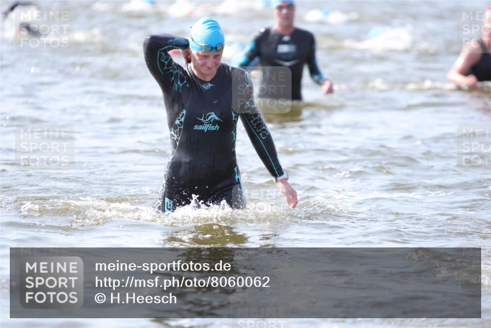 22.06.2025 - Viking Triathlon H.Heesch http://msf.ph/oto/8060062 22.06.2025 10:34:52 Schwimmen 17, 43, 77, 114, 161, 323, 434, 475, 495, 548, 550, 660 meine-sportfotos.de
