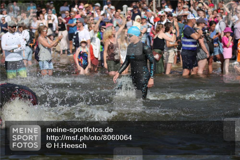 22.06.2025 - Viking Triathlon H.Heesch http://msf.ph/oto/8060064 22.06.2025 10:01:57 Schwimmen 3, 17, 80, 91, 125, 158, 271, 278, 299, 304, 355, 435, 449, 551, 618 meine-sportfotos.de