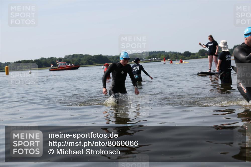 22.06.2025 - Viking Triathlon Michael Strokosch http://msf.ph/oto/8060066 22.06.2025 10:55:18 Schwimmen 246, 472 meine-sportfotos.de