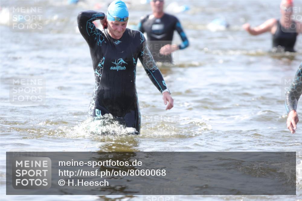 22.06.2025 - Viking Triathlon H.Heesch http://msf.ph/oto/8060068 22.06.2025 10:34:53 Schwimmen 17, 43, 77, 157, 161, 434, 475, 495, 548, 550, 660 meine-sportfotos.de