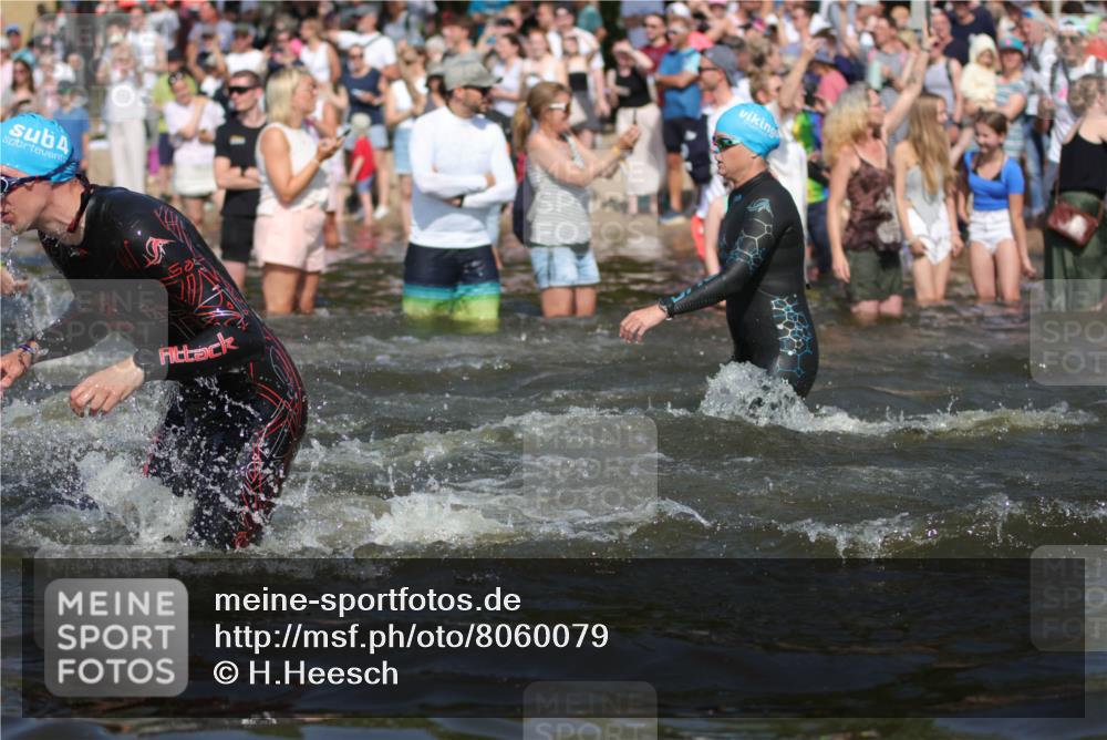 22.06.2025 - Viking Triathlon H.Heesch http://msf.ph/oto/8060079 22.06.2025 10:01:58 Schwimmen 3, 17, 80, 91, 125, 158, 271, 278, 299, 304, 355, 435, 449, 551, 618 meine-sportfotos.de
