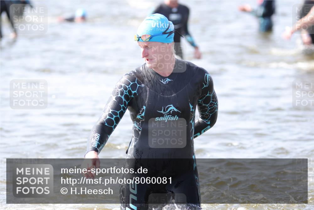 22.06.2025 - Viking Triathlon H.Heesch http://msf.ph/oto/8060081 22.06.2025 10:35:02 Schwimmen 17, 43, 139, 157, 161, 296, 365, 434, 475, 495, 548, 660 meine-sportfotos.de