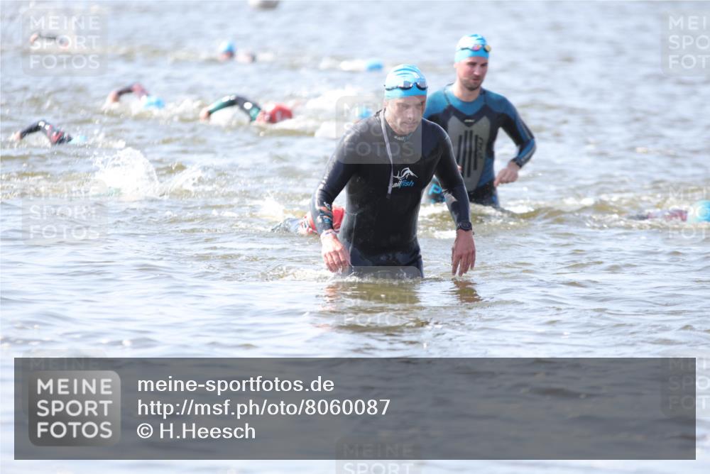 22.06.2025 - Viking Triathlon H.Heesch http://msf.ph/oto/8060087 22.06.2025 10:35:05 Schwimmen 17, 43, 139, 157, 204, 296, 365, 475, 495, 508, 548, 660 meine-sportfotos.de