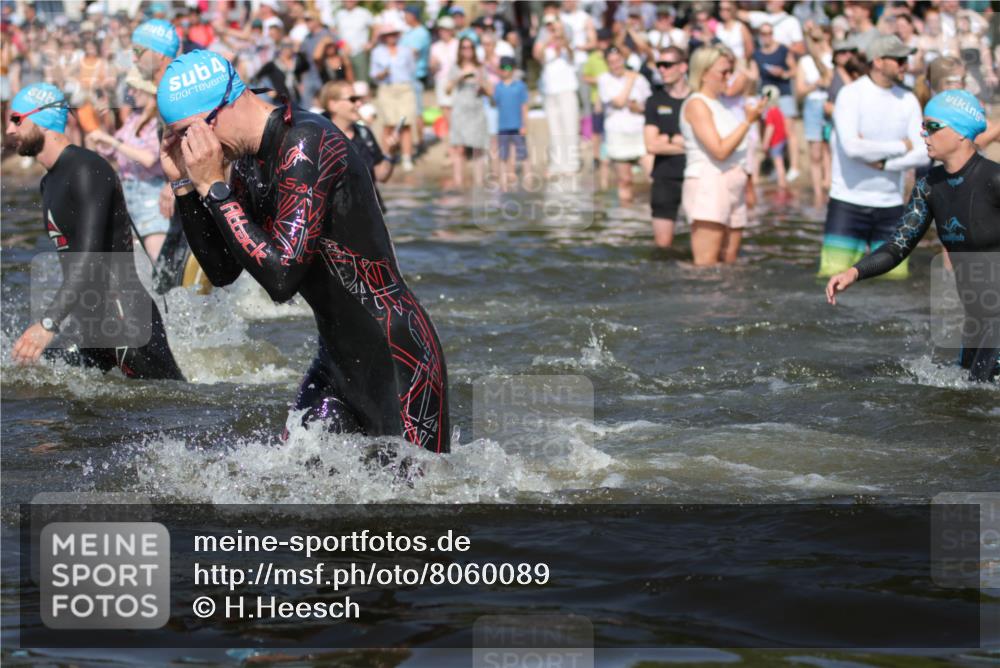 22.06.2025 - Viking Triathlon H.Heesch http://msf.ph/oto/8060089 22.06.2025 10:01:59 Schwimmen 3, 17, 80, 91, 127, 137, 278, 299, 304, 365, 415, 435, 449, 551, 618 meine-sportfotos.de