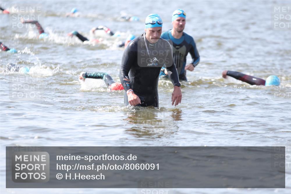 22.06.2025 - Viking Triathlon H.Heesch http://msf.ph/oto/8060091 22.06.2025 10:35:05 Schwimmen 17, 43, 139, 157, 204, 296, 365, 475, 495, 508, 548, 660 meine-sportfotos.de