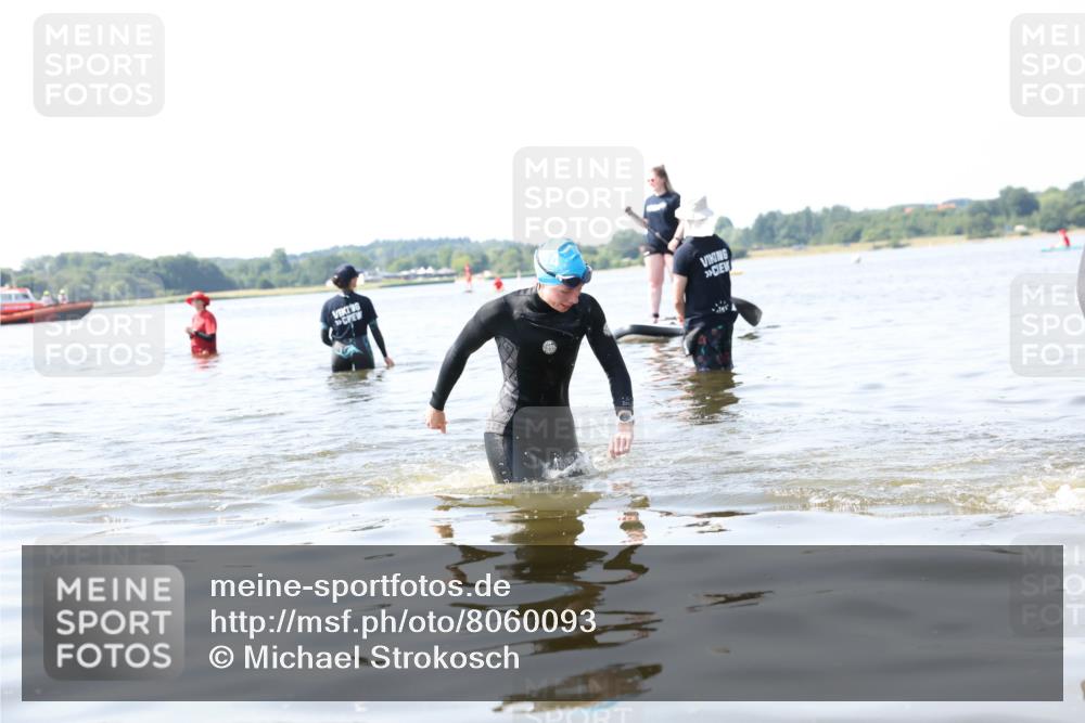 22.06.2025 - Viking Triathlon Michael Strokosch http://msf.ph/oto/8060093 22.06.2025 10:55:20 Schwimmen 246, 472 meine-sportfotos.de