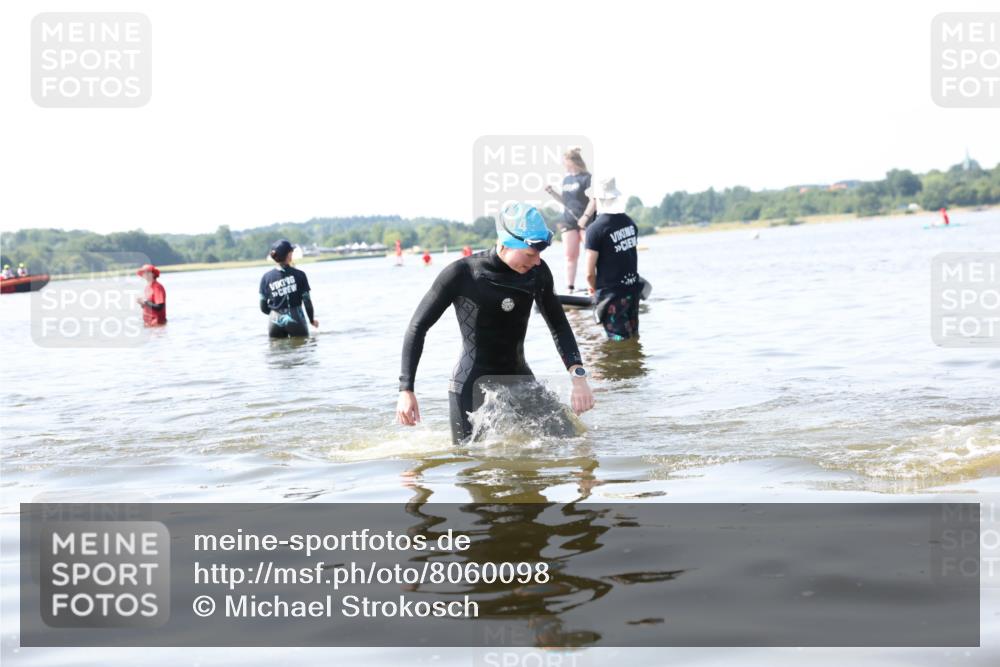 22.06.2025 - Viking Triathlon Michael Strokosch http://msf.ph/oto/8060098 22.06.2025 10:55:20 Schwimmen 246, 472 meine-sportfotos.de
