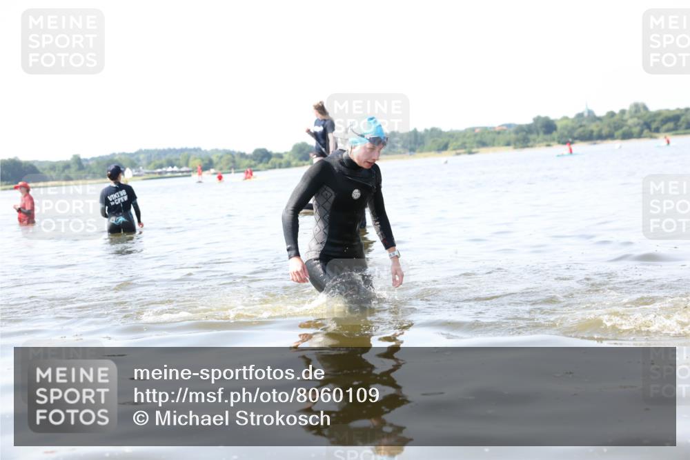 22.06.2025 - Viking Triathlon Michael Strokosch http://msf.ph/oto/8060109 22.06.2025 10:55:20 Schwimmen 246, 472 meine-sportfotos.de