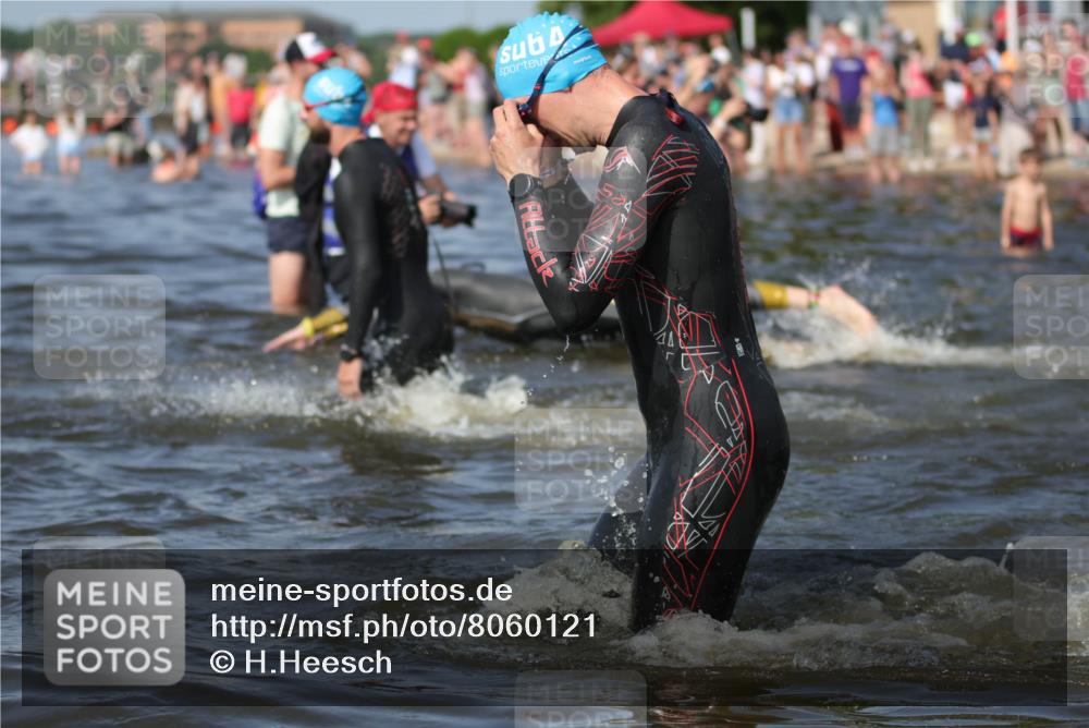 22.06.2025 - Viking Triathlon H.Heesch http://msf.ph/oto/8060121 22.06.2025 10:02:01 Schwimmen 3, 17, 80, 91, 127, 137, 278, 299, 304, 365, 415, 435, 449, 492, 551 meine-sportfotos.de
