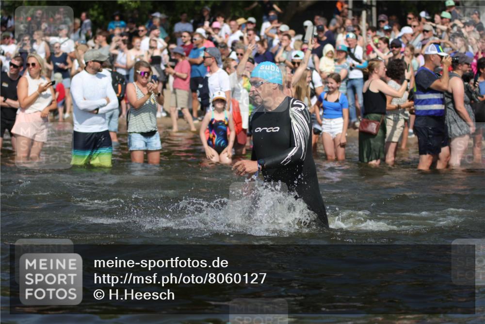 22.06.2025 - Viking Triathlon H.Heesch http://msf.ph/oto/8060127 22.06.2025 10:02:03 Schwimmen 3, 17, 80, 91, 127, 137, 278, 299, 304, 365, 415, 435, 449, 492, 551 meine-sportfotos.de